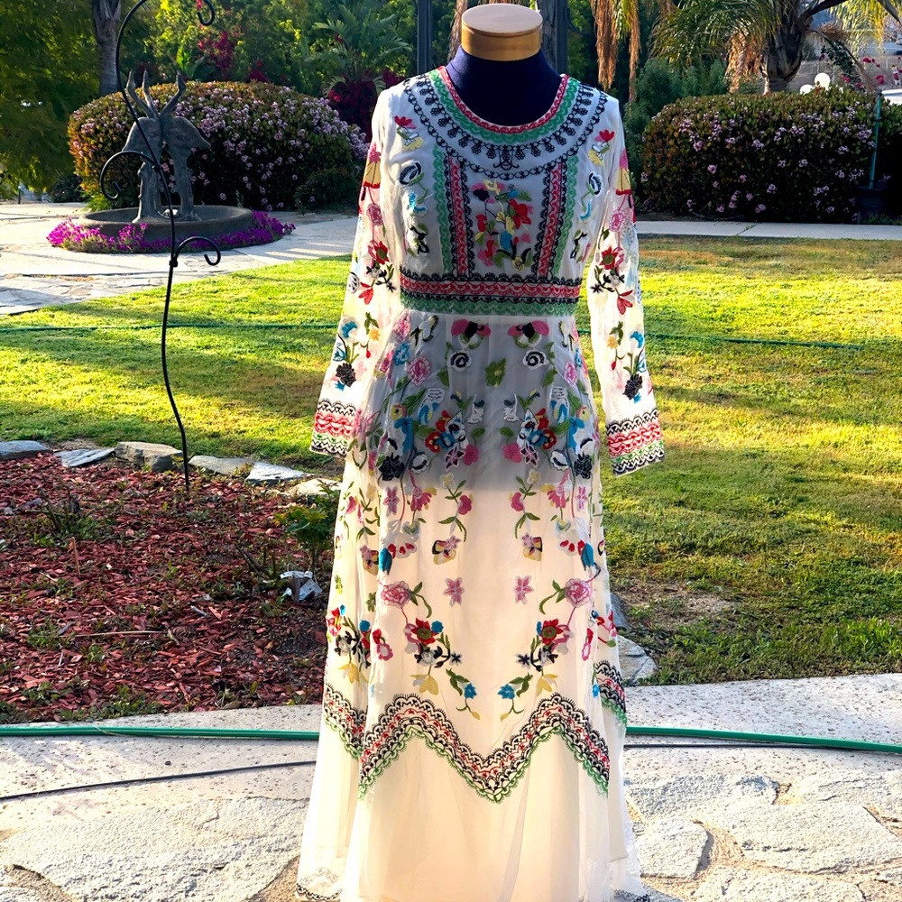 Embroidery dress. Size S